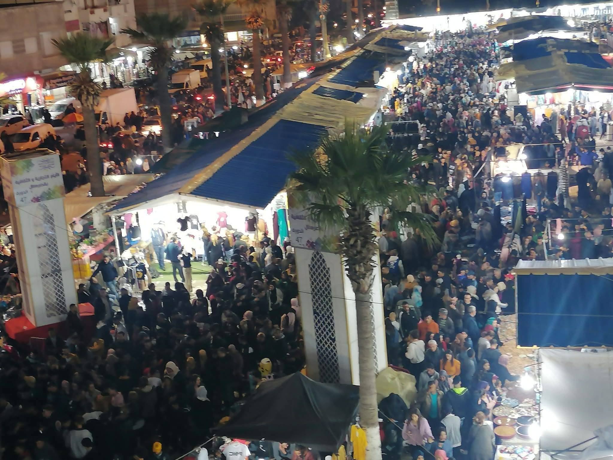                    الجهات التونسية على إيقاع أجواء عيد الفطر المبارك..   حركية تجارية.. روح تضامنية وروائح حلويات تقليدية 